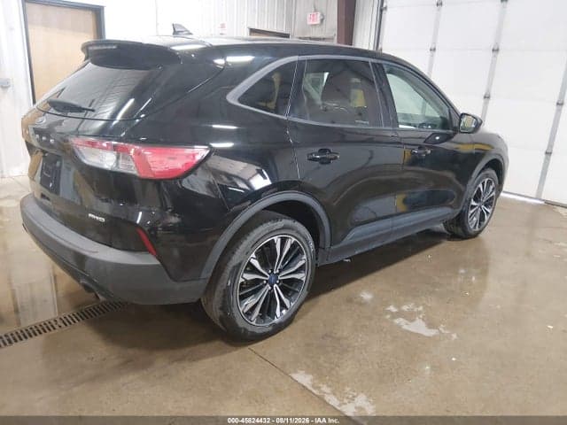 2021 FORD ESCAPE SE 4