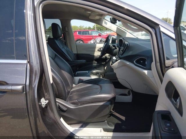 2023 CHRYSLER PACIFICA TOURING L 5