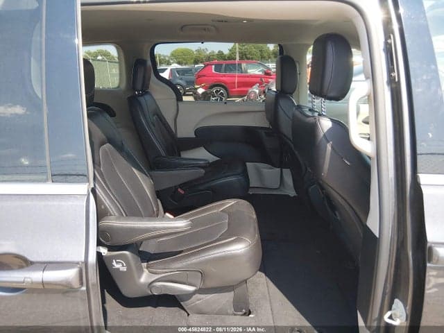 2023 CHRYSLER PACIFICA TOURING L 8