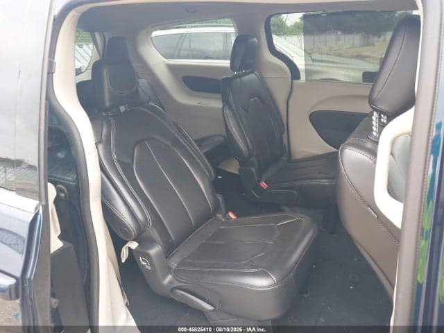 2023 CHRYSLER PACIFICA TOURING L 8