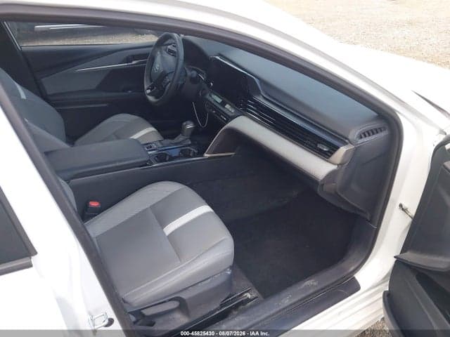 2025 TOYOTA CAMRY SE 5