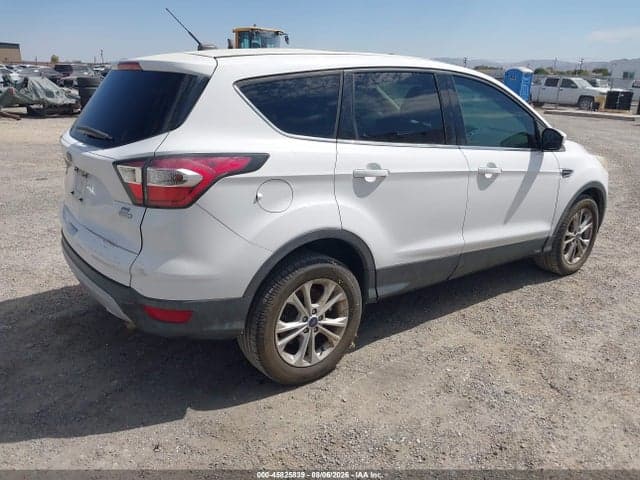 2017 FORD ESCAPE SE 4