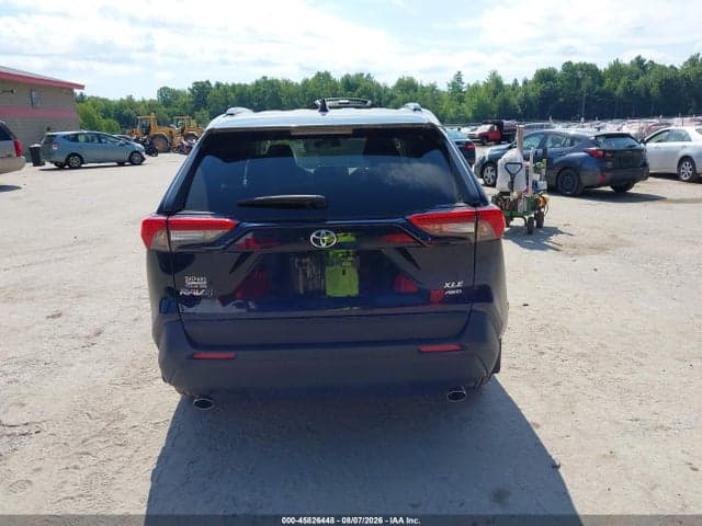 2019 TOYOTA RAV4 XLE 16