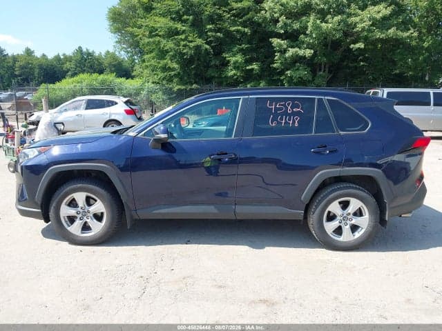 2019 TOYOTA RAV4 XLE 17