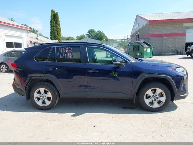 2019 TOYOTA RAV4 XLE 19