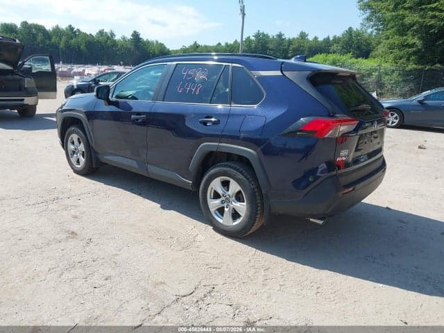 2019 TOYOTA RAV4 XLE 3