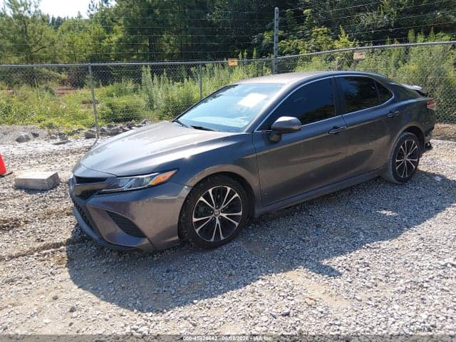 2020 TOYOTA CAMRY SE 2