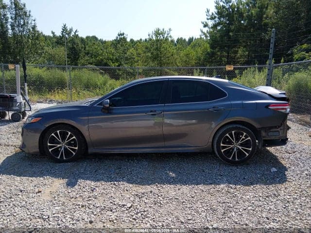 2020 TOYOTA CAMRY SE 14