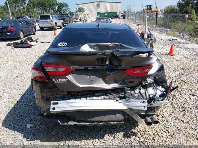 2020 TOYOTA CAMRY SE 16