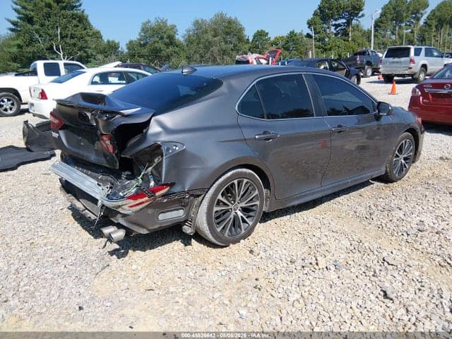 2020 TOYOTA CAMRY SE 4