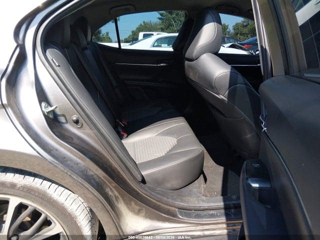 2020 TOYOTA CAMRY SE 8