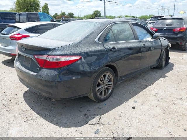 2017 TOYOTA CAMRY SE 4