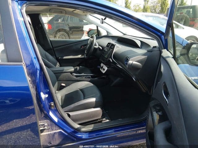 2017 TOYOTA PRIUS THREE TOURING 5