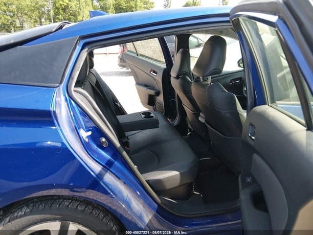 2017 TOYOTA PRIUS THREE TOURING 8