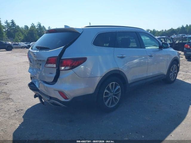 2017 HYUNDAI SANTA FE SE 4
