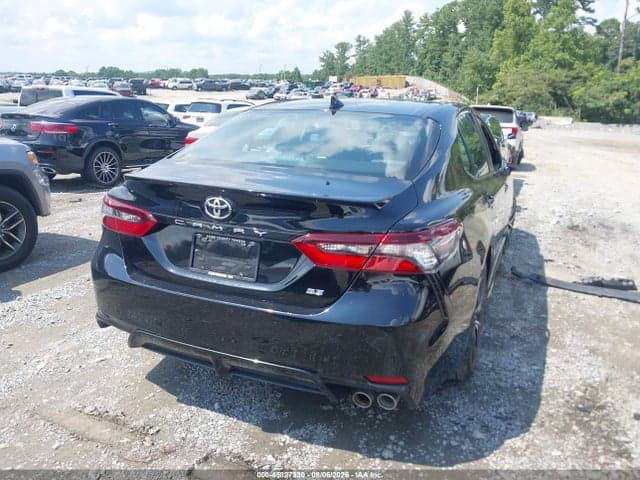 2021 TOYOTA CAMRY SE 4