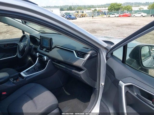 2019 TOYOTA RAV4 LE 5