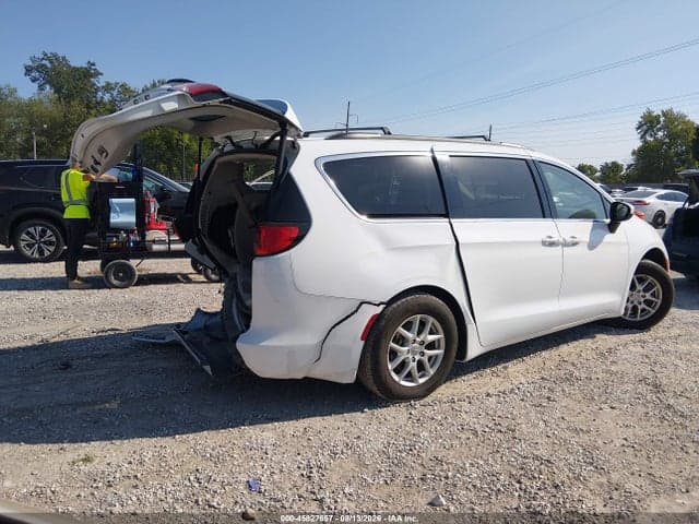 2020 CHRYSLER VOYAGER LXI 4