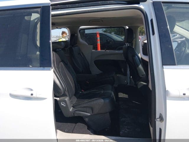 2020 CHRYSLER VOYAGER LXI 8