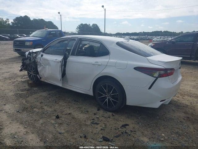 2021 TOYOTA CAMRY SE 3