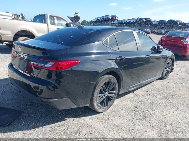 2025 TOYOTA CAMRY SE 4