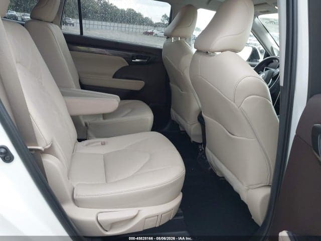 2021 TOYOTA HIGHLANDER PLATINUM 8