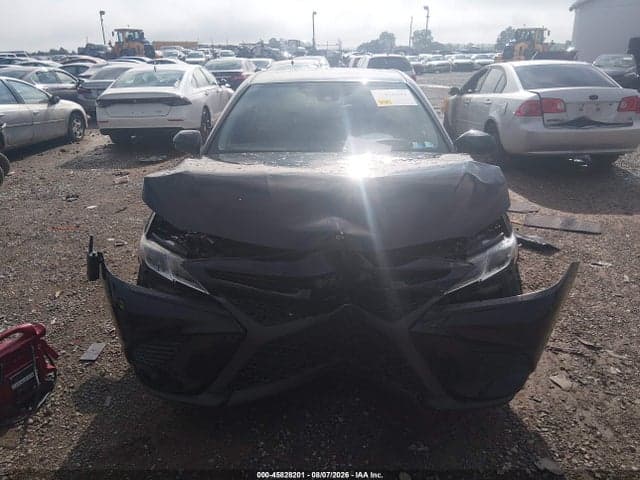 2018 TOYOTA CAMRY SE 12