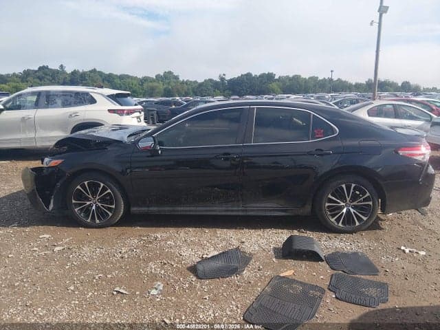 2018 TOYOTA CAMRY SE 14