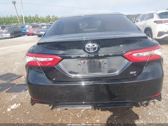 2018 TOYOTA CAMRY SE 16