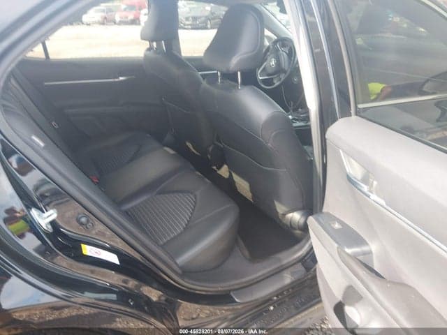 2018 TOYOTA CAMRY SE 8