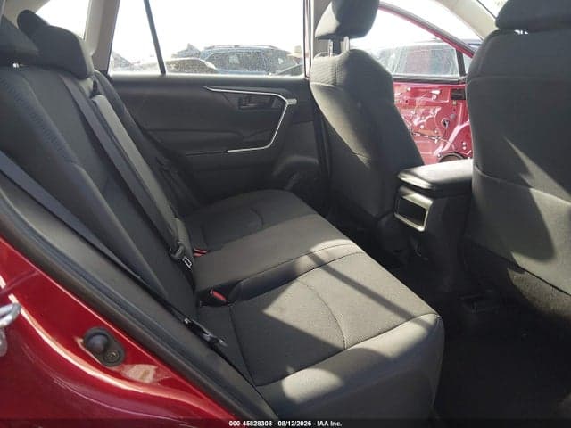 2019 TOYOTA RAV4 LE 8