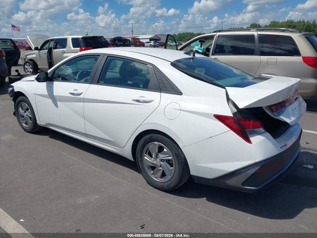 2024 HYUNDAI ELANTRA SE 3