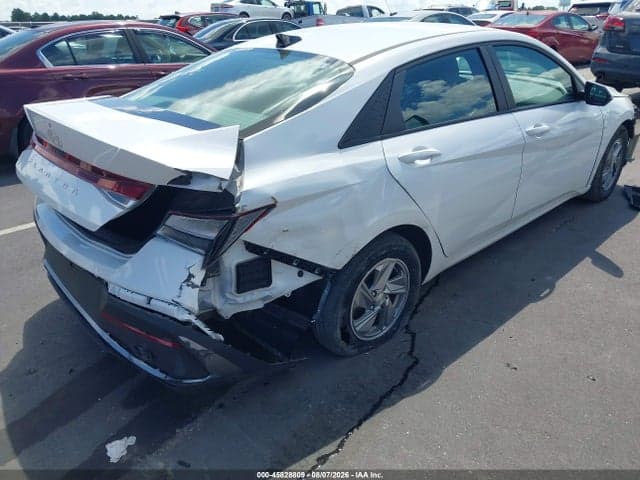 2024 HYUNDAI ELANTRA SE 4