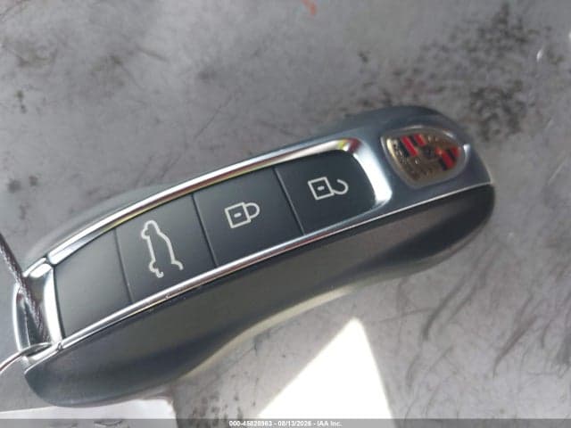 2025 PORSCHE CAYENNE 11
