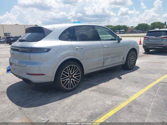 2025 PORSCHE CAYENNE 4