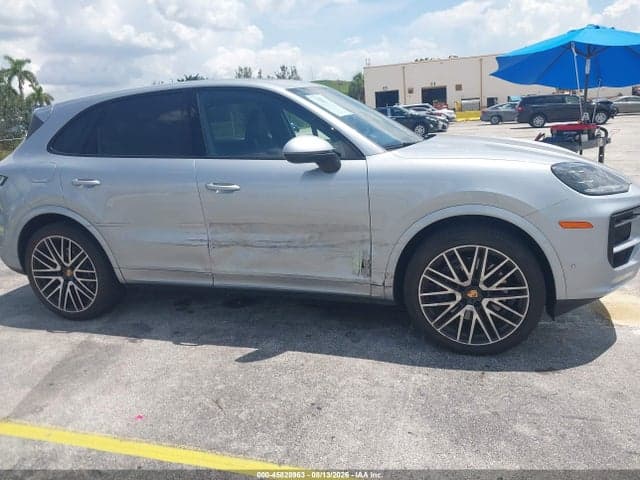 2025 PORSCHE CAYENNE 6