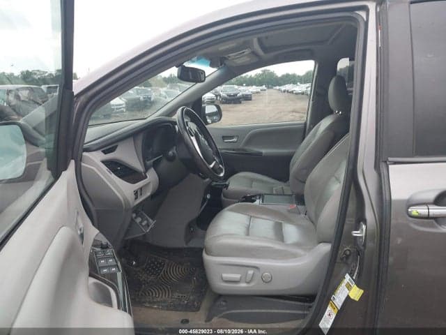 2017 TOYOTA SIENNA XLE 8 PASSENGER 5