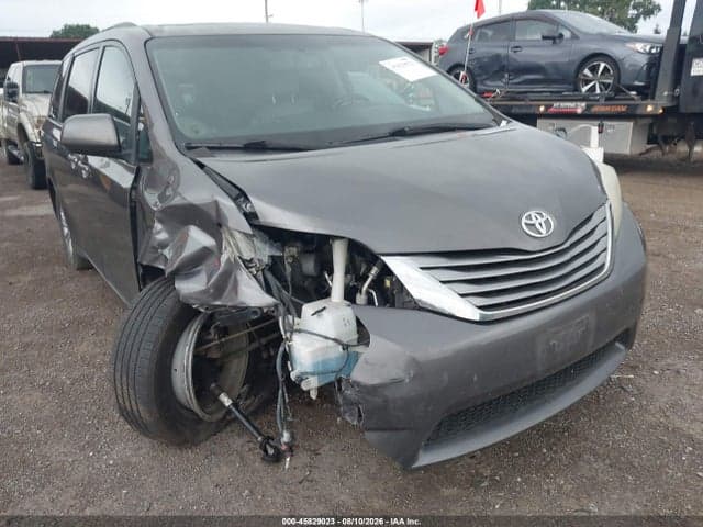 2017 TOYOTA SIENNA XLE 8 PASSENGER 6