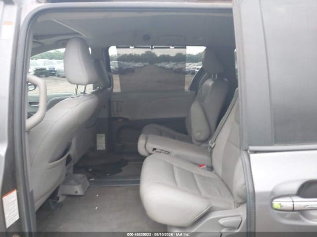 2017 TOYOTA SIENNA XLE 8 PASSENGER 8