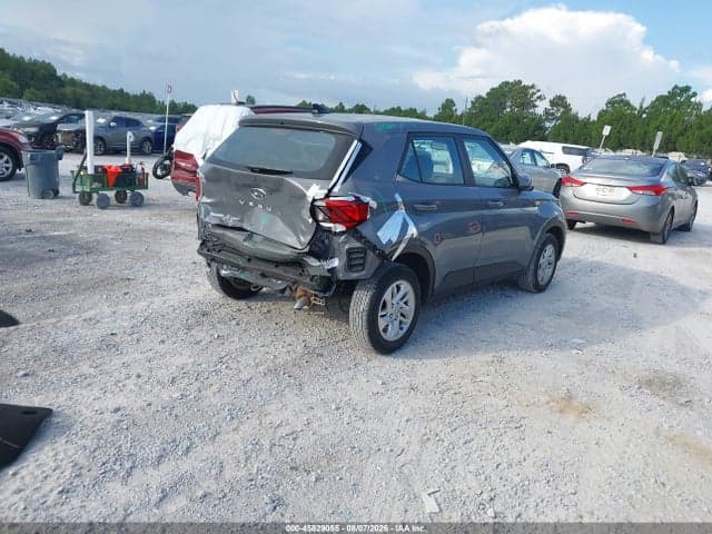 2022 HYUNDAI VENUE SE 4