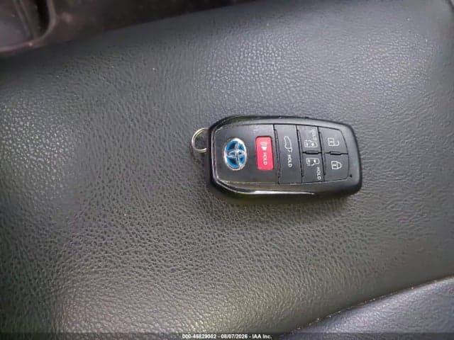 2021 TOYOTA SIENNA XSE 11