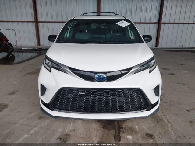 2021 TOYOTA SIENNA XSE 12