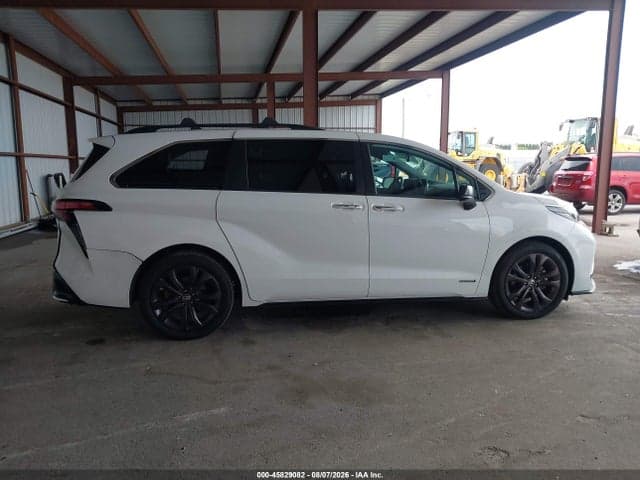2021 TOYOTA SIENNA XSE 13