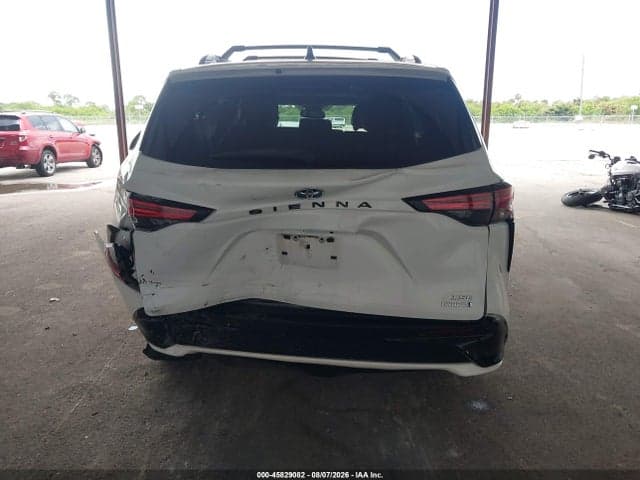 2021 TOYOTA SIENNA XSE 16