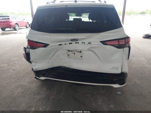 2021 TOYOTA SIENNA XSE 17
