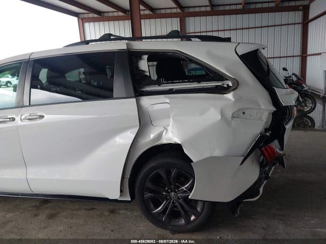 2021 TOYOTA SIENNA XSE 18