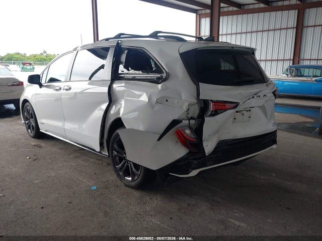 2021 TOYOTA SIENNA XSE 3