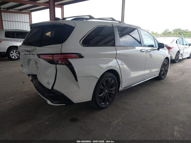 2021 TOYOTA SIENNA XSE 4