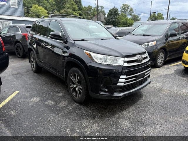 2018 TOYOTA HIGHLANDER LE - 1