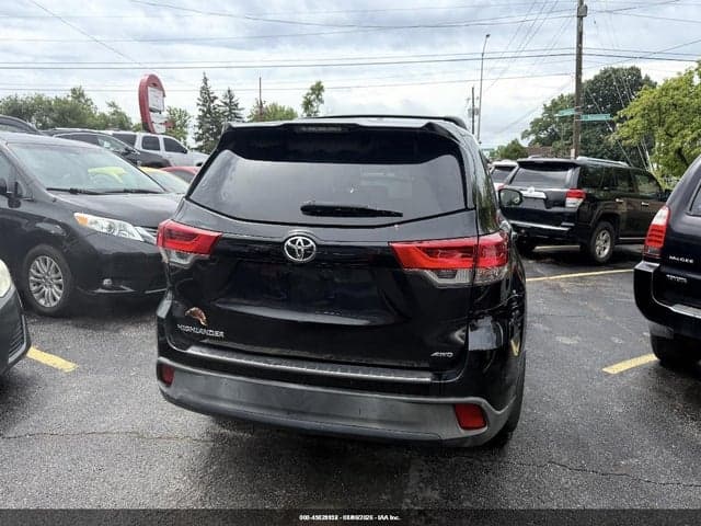 2018 TOYOTA HIGHLANDER LE 12
